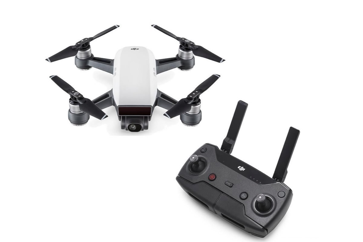 国産新作dji spark 白　リモコン　バッテリー2個付き ホビーラジコン